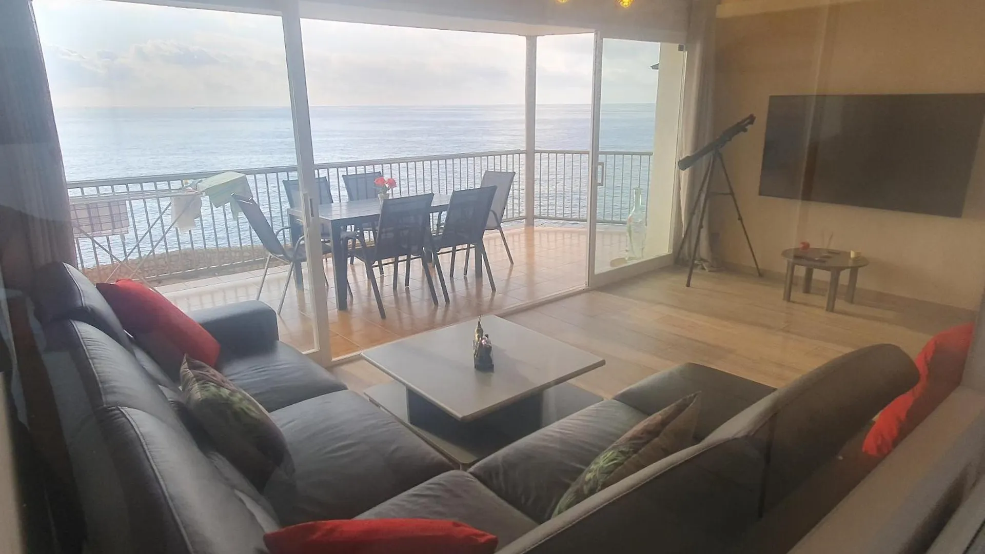 Piso Paradisiaco Frente Al Mar Costa Pinos Mar Salou 0*,
